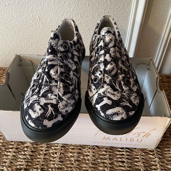Blowfish Malibu Kids Dinosaur Bones Black and White Loafers New Size 2 - Picture 2 of 15